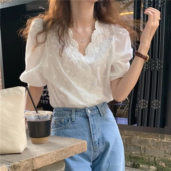 Naujas 2021 m. Vasarą Autunm moteriškos Palaidinės Siuvinėjimo Saldus korėjos Stiliaus Elegantiška Vintage Marškinėliai V-Kaklo Balta Laukinių Lady Viršūnes BL9227